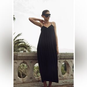 Zara Black V-Neck Pleated Dress blogger fav